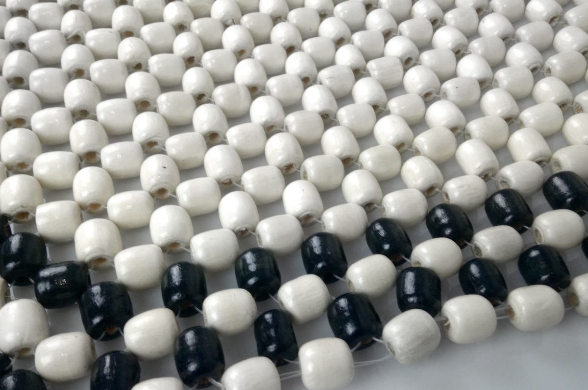 Husa auto cu bile de masaj din lemn (alb cu negru) - imagine 3