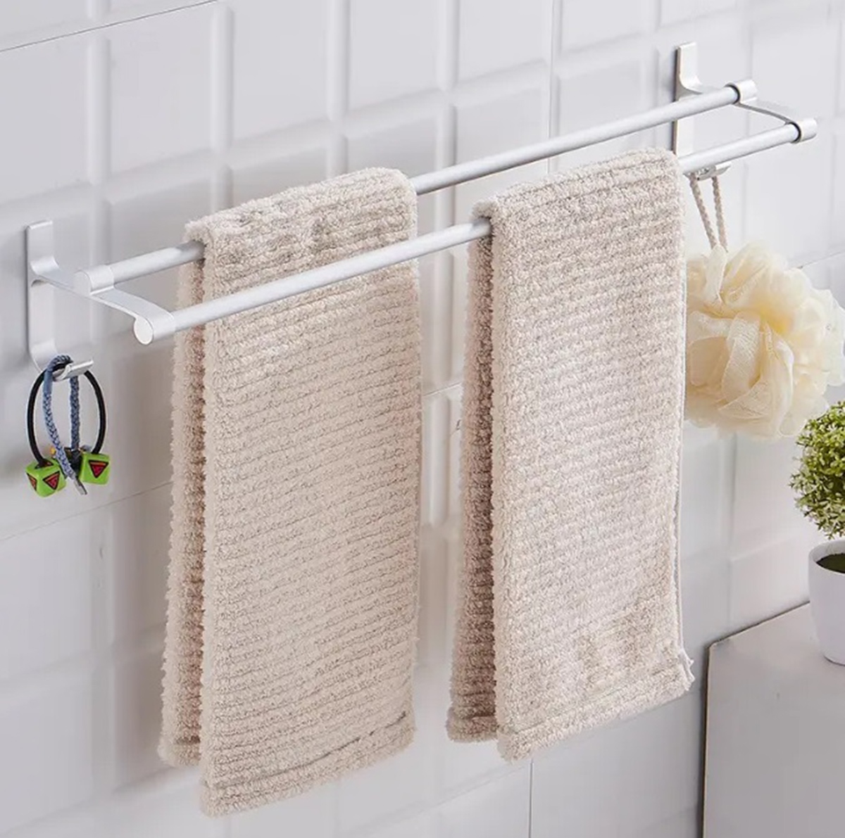 AG987A_ag987a_04.jpg Suport din aluminiu pentru 2 prosoape + 2 cuiere, lungime 60 cm, culoare Argintiu - imagine 1