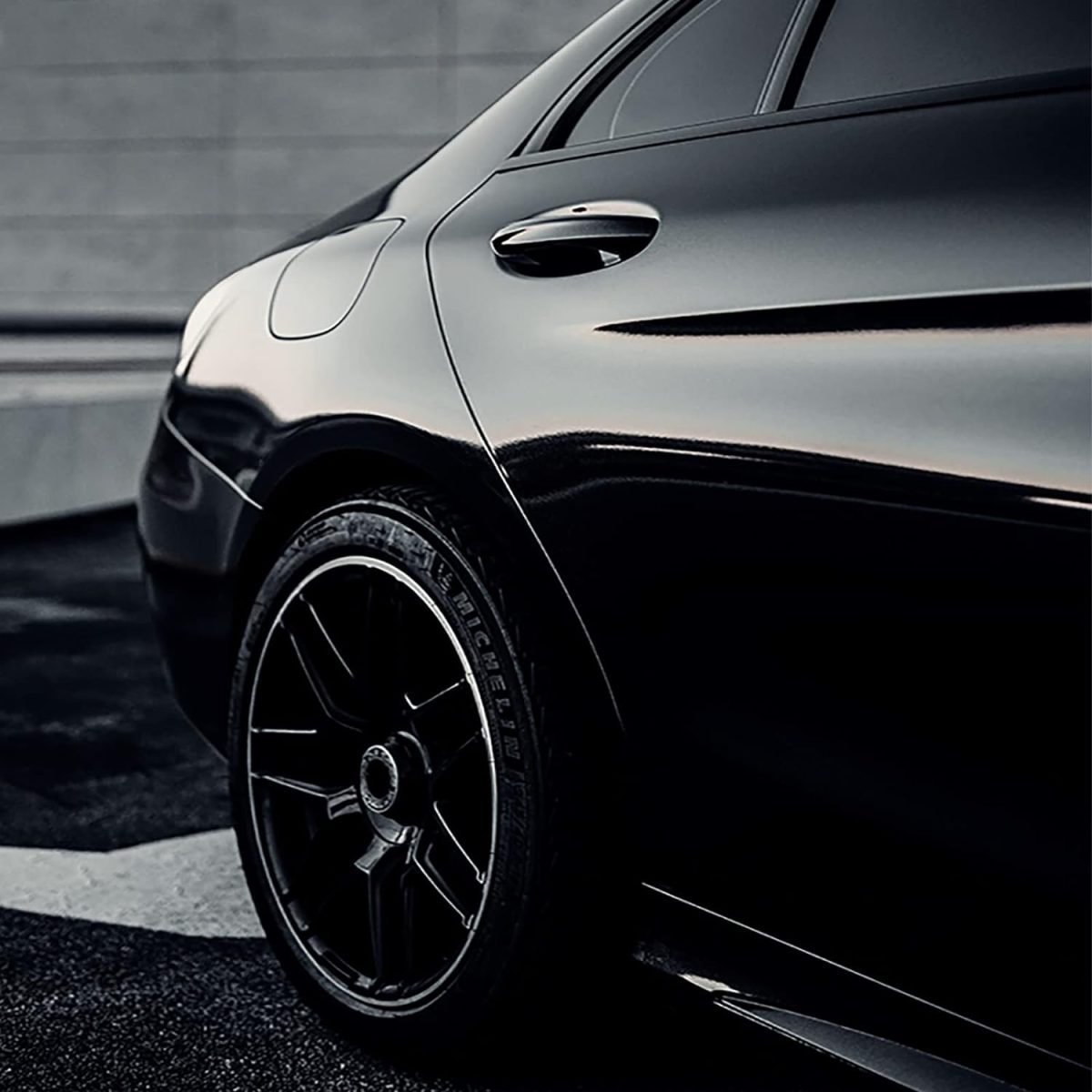 Folie auto pentru colantare integrala, Termoplastica, cu tehnologie "BUBBLE FREE", culoare Negru, finisaj Lucios, dimensiune 3,0m x 1,52m - imagine 4