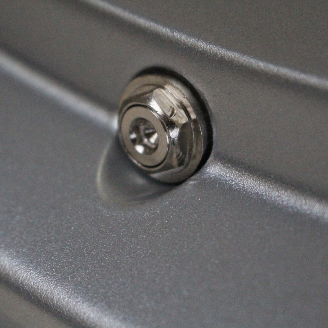 f3babfes-1920.jpg Set 4 Valve Ascunse cromate, cu dispozitiv de umflare - imagine 1